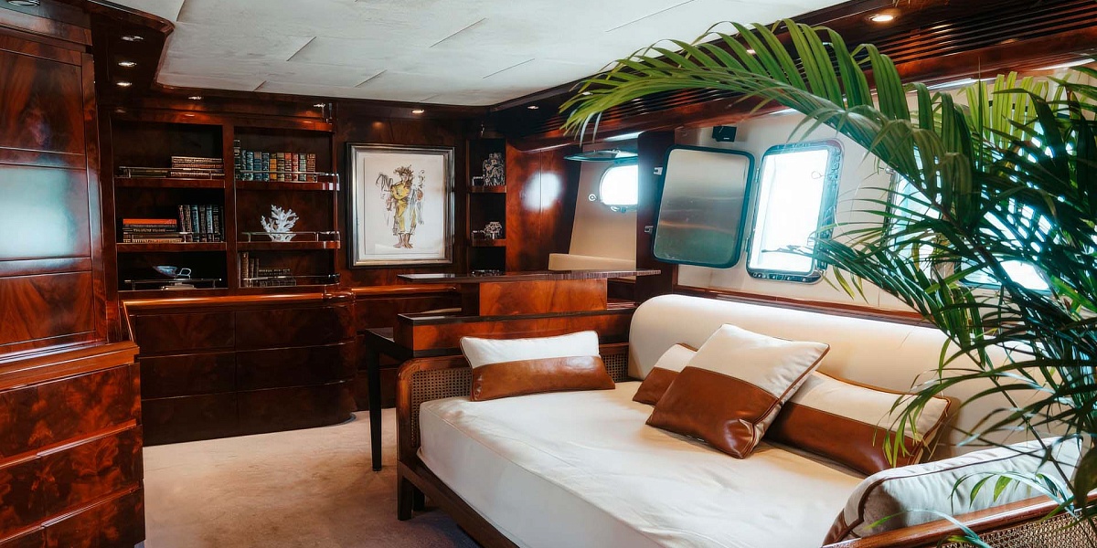 Аренда моторной мега яхты Astondoa 102 FOR YOUR EYES ONLY на Пхукете